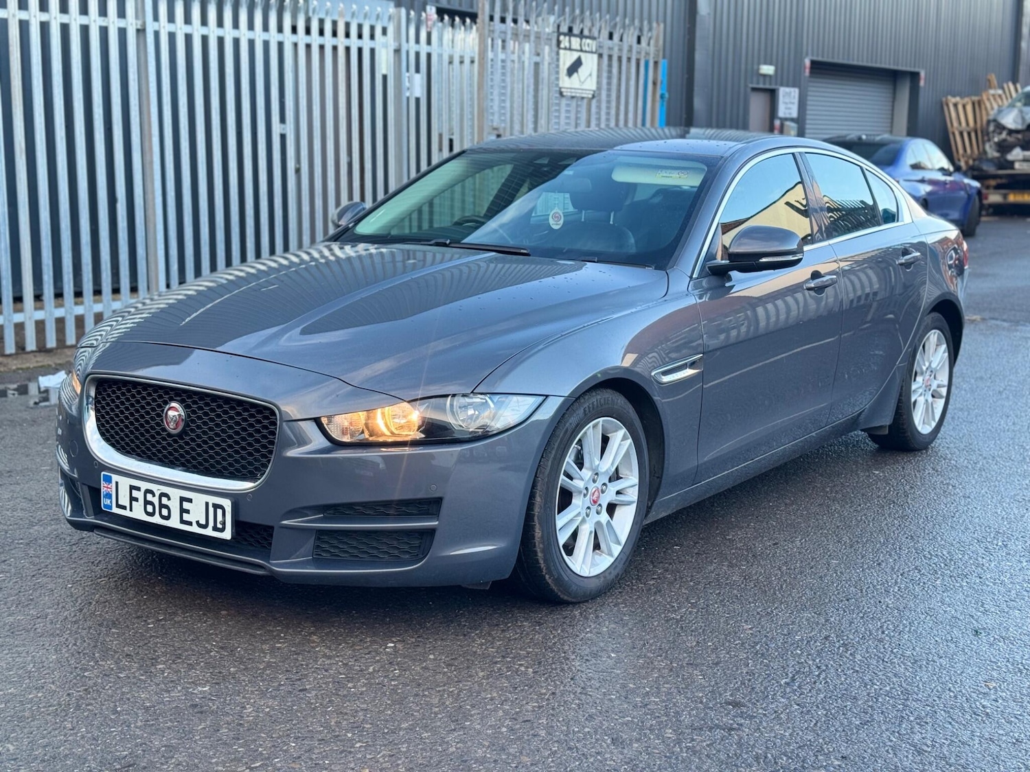 Used Jaguar XE 2016 for sale - 76688555: Photo 3