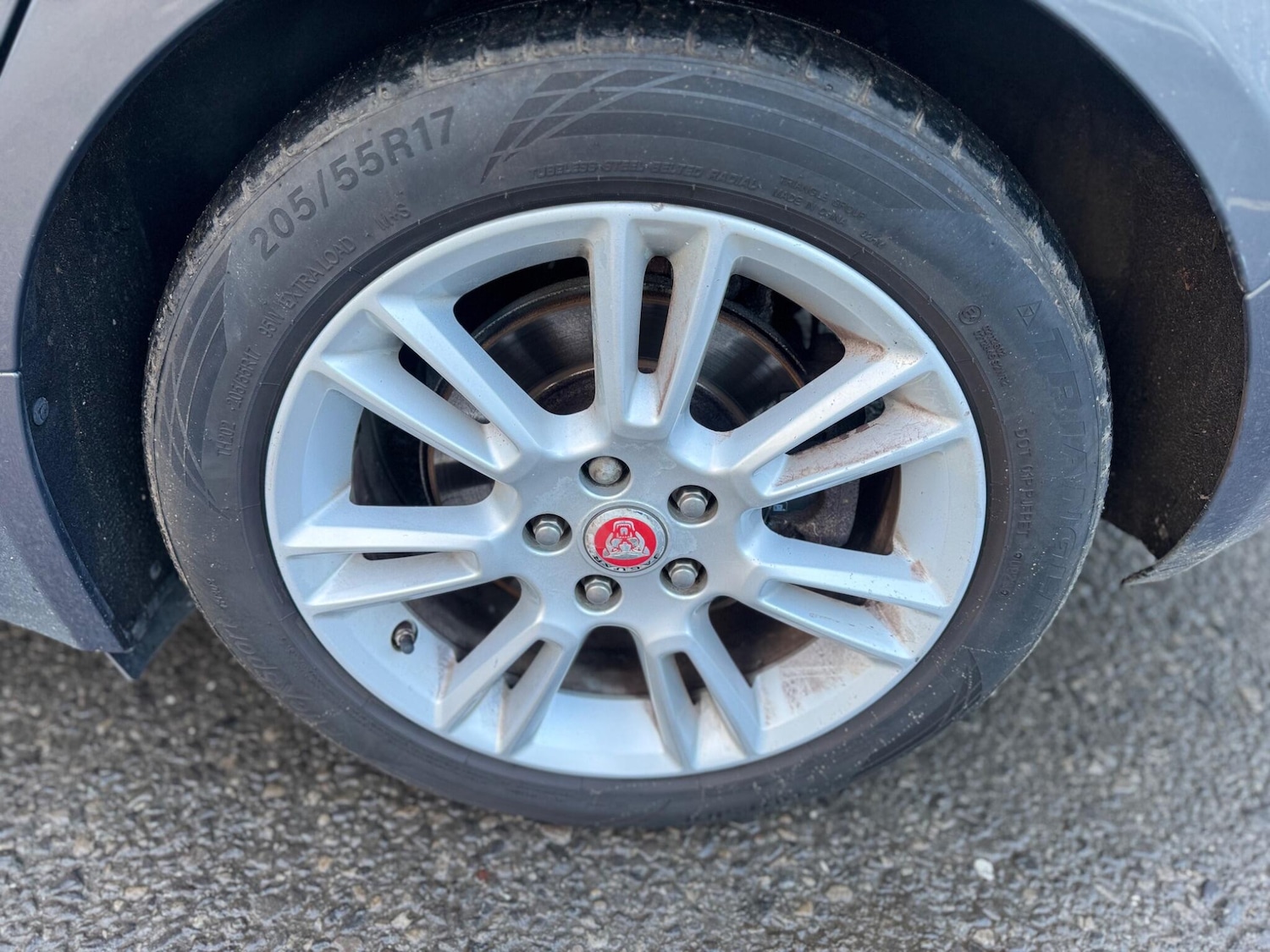 Used Jaguar XE 2016 for sale - 76688555: Photo 32