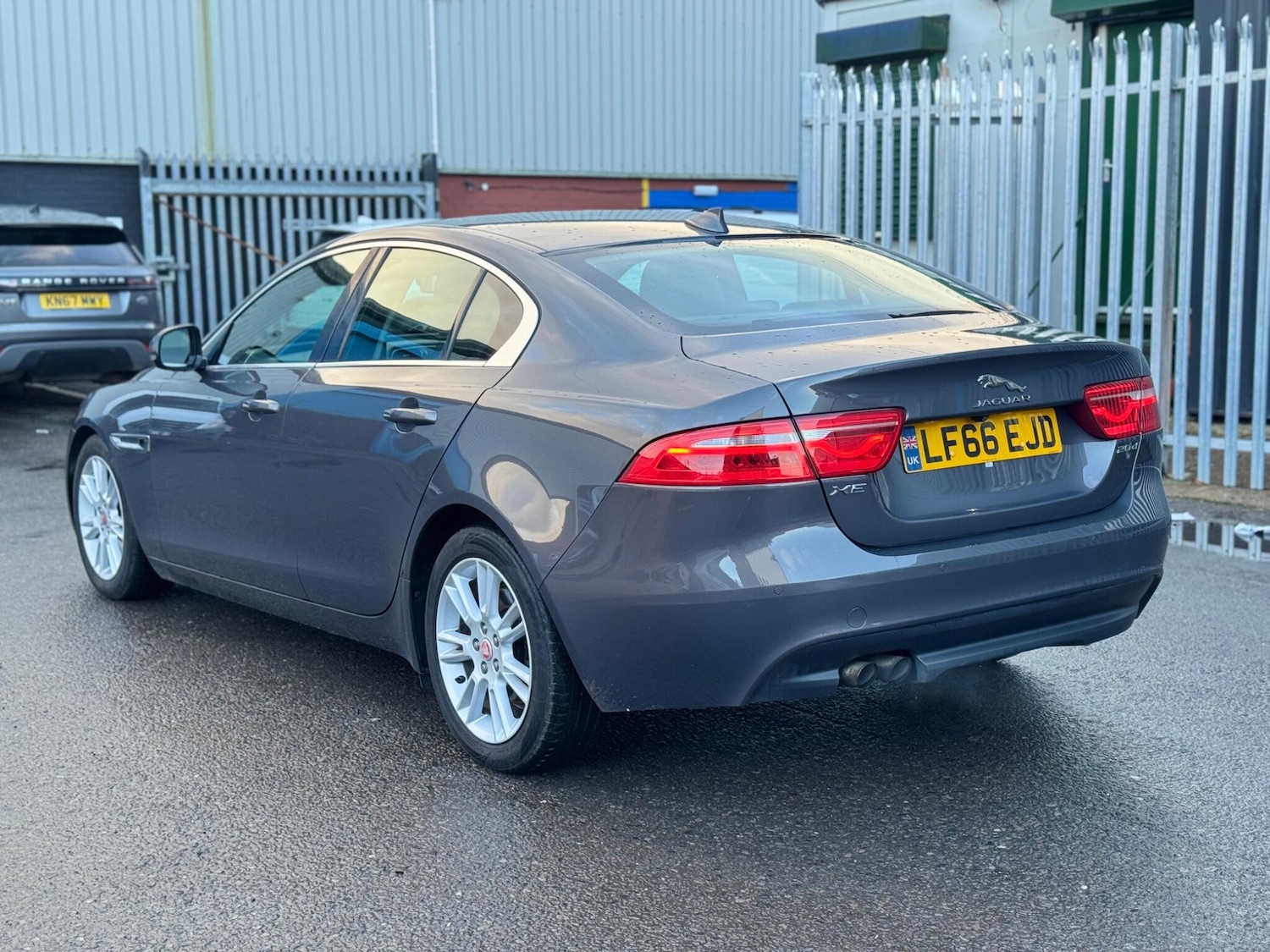 Used Jaguar XE 2016 for sale - 76688555: Photo 4