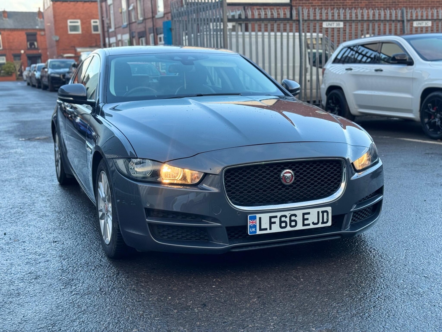 Used Jaguar XE 2016 for sale - 76688555: Photo 5