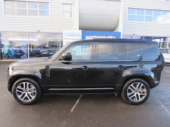 Used Land Rover Defender 110 2024 for sale - 76986515: Photo