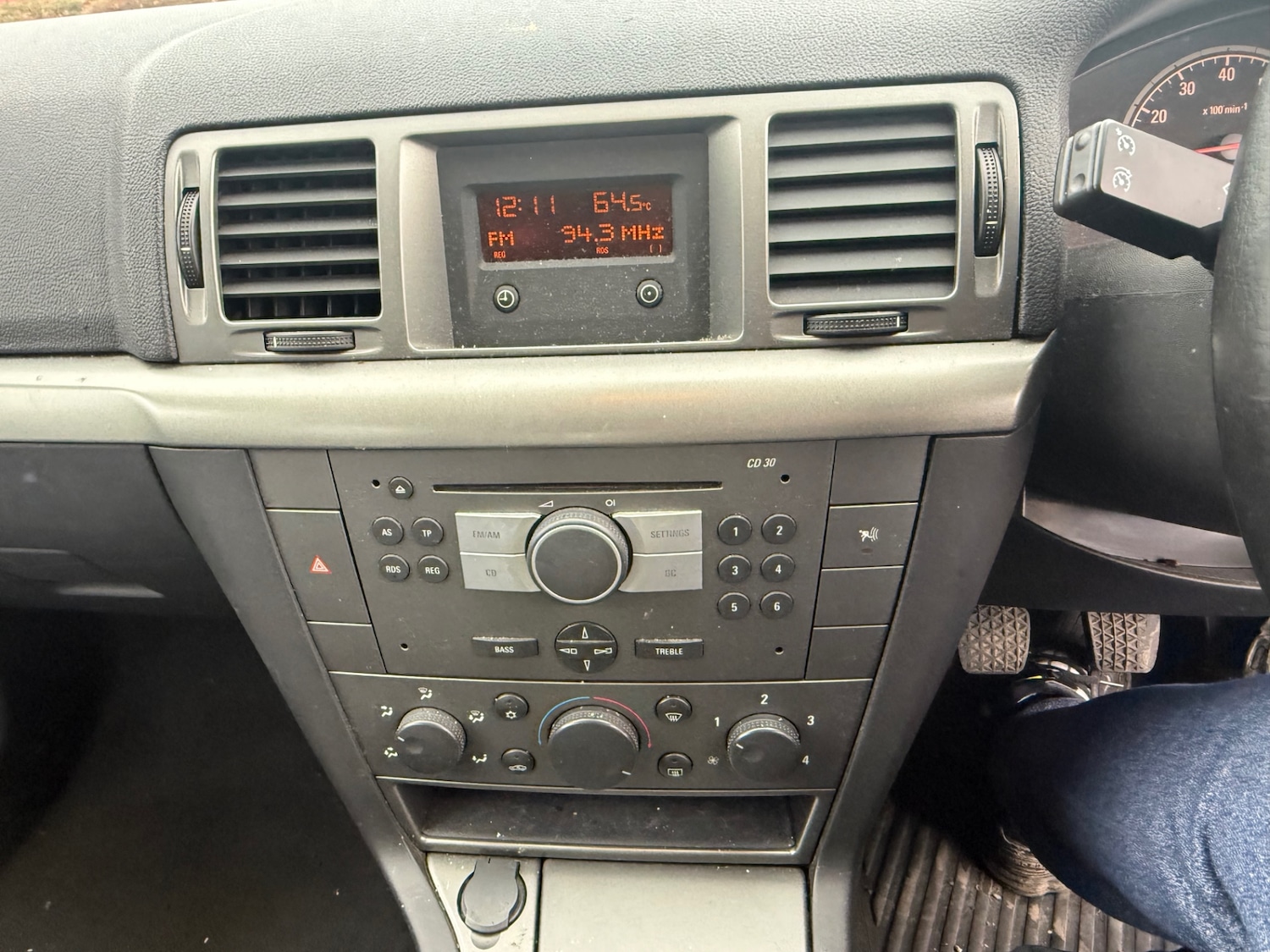 Used Vauxhall Vectra 2009 for sale - 77207548: Photo 13