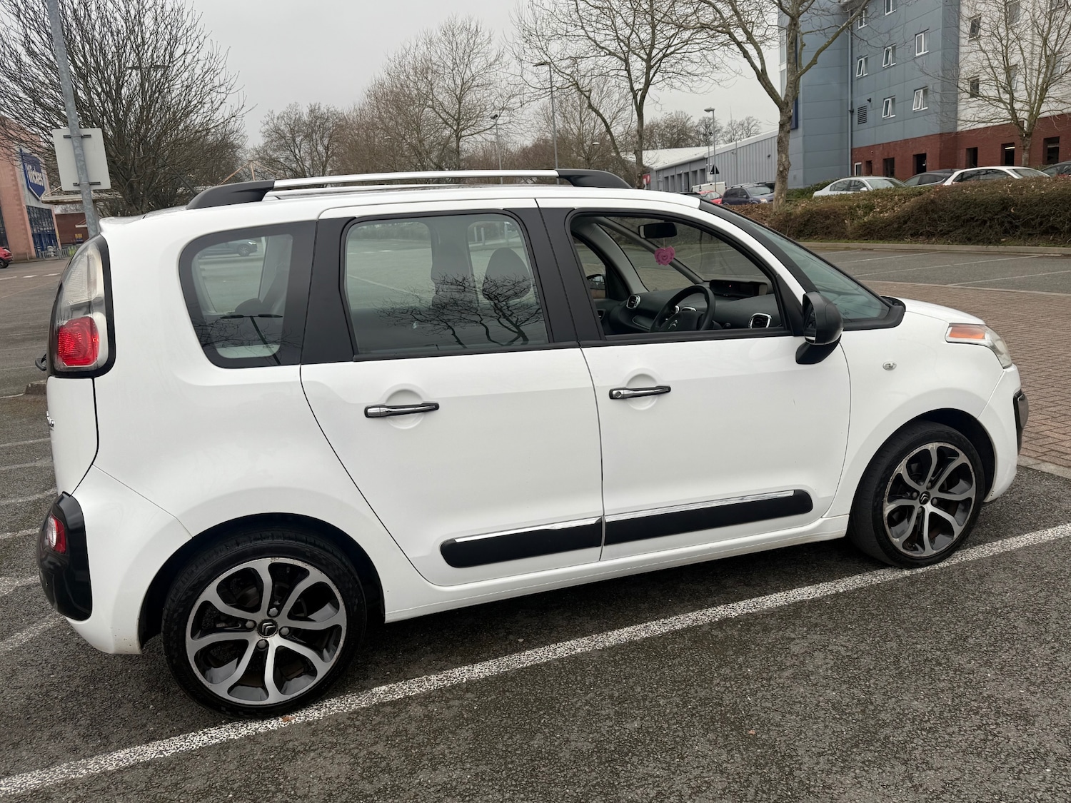 Used Citroen C3 Picasso 2015 for sale - 77778077: Photo 11