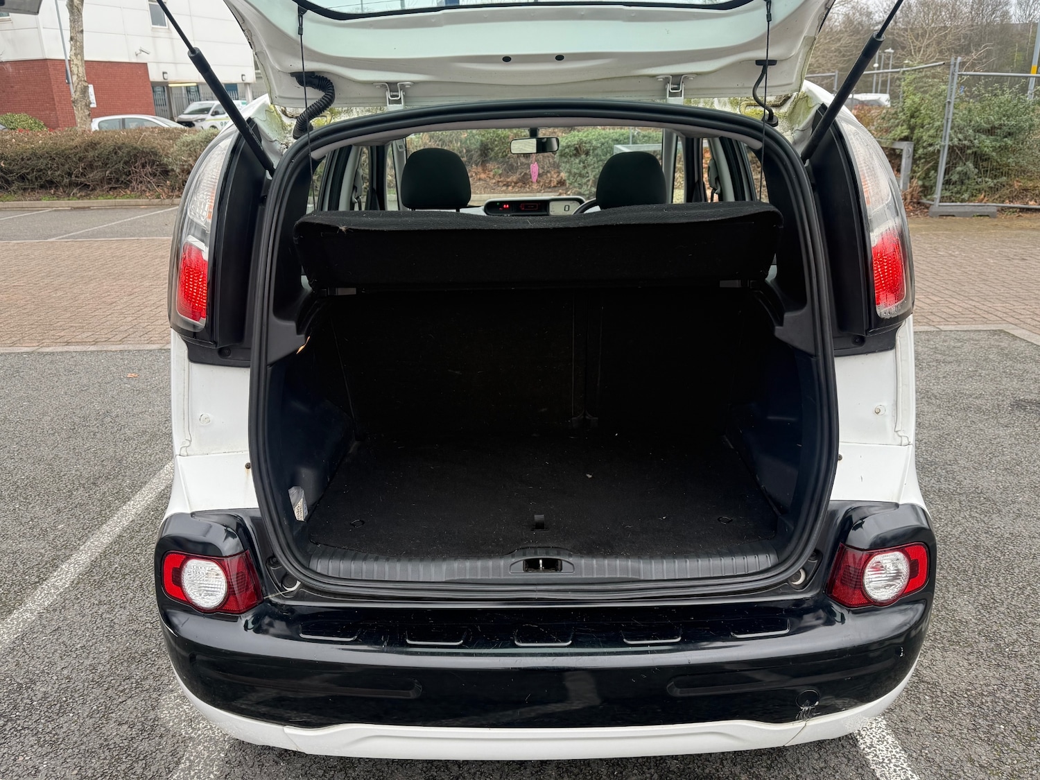 Used Citroen C3 Picasso 2015 for sale - 77778077: Photo 9