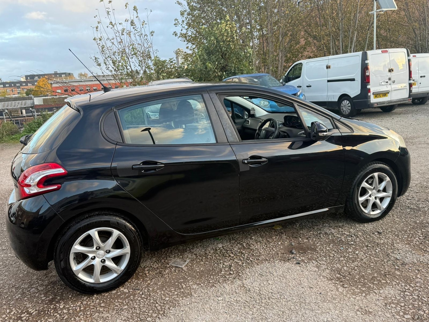 Used Peugeot 208 2012 for sale - 76384583: Photo 13