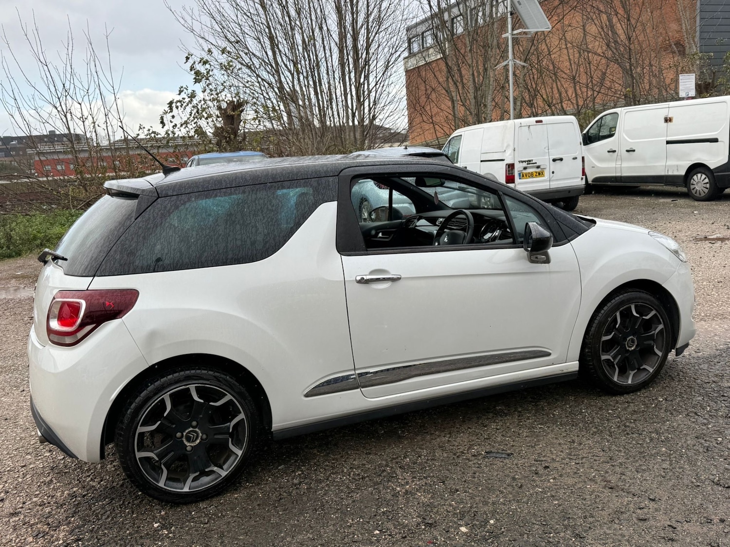 Used Citroen DS3 2014 for sale - 76742275: Photo 12