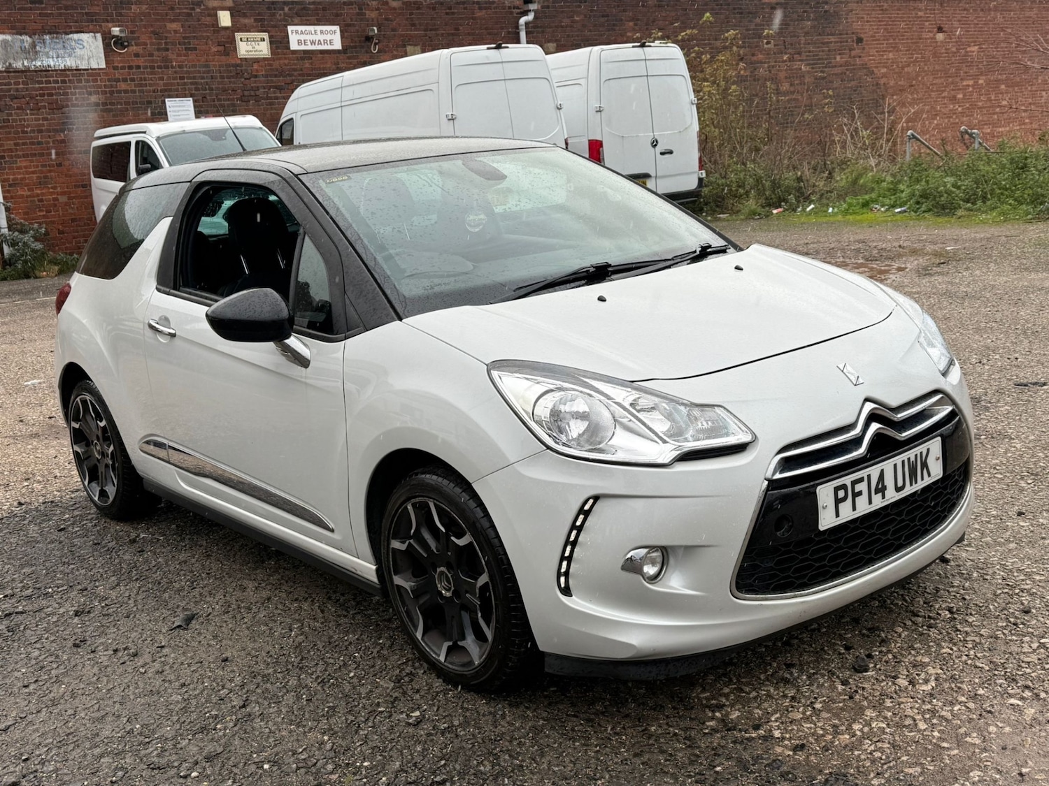 Used Citroen DS3 2014 for sale - 76742275: Photo 6