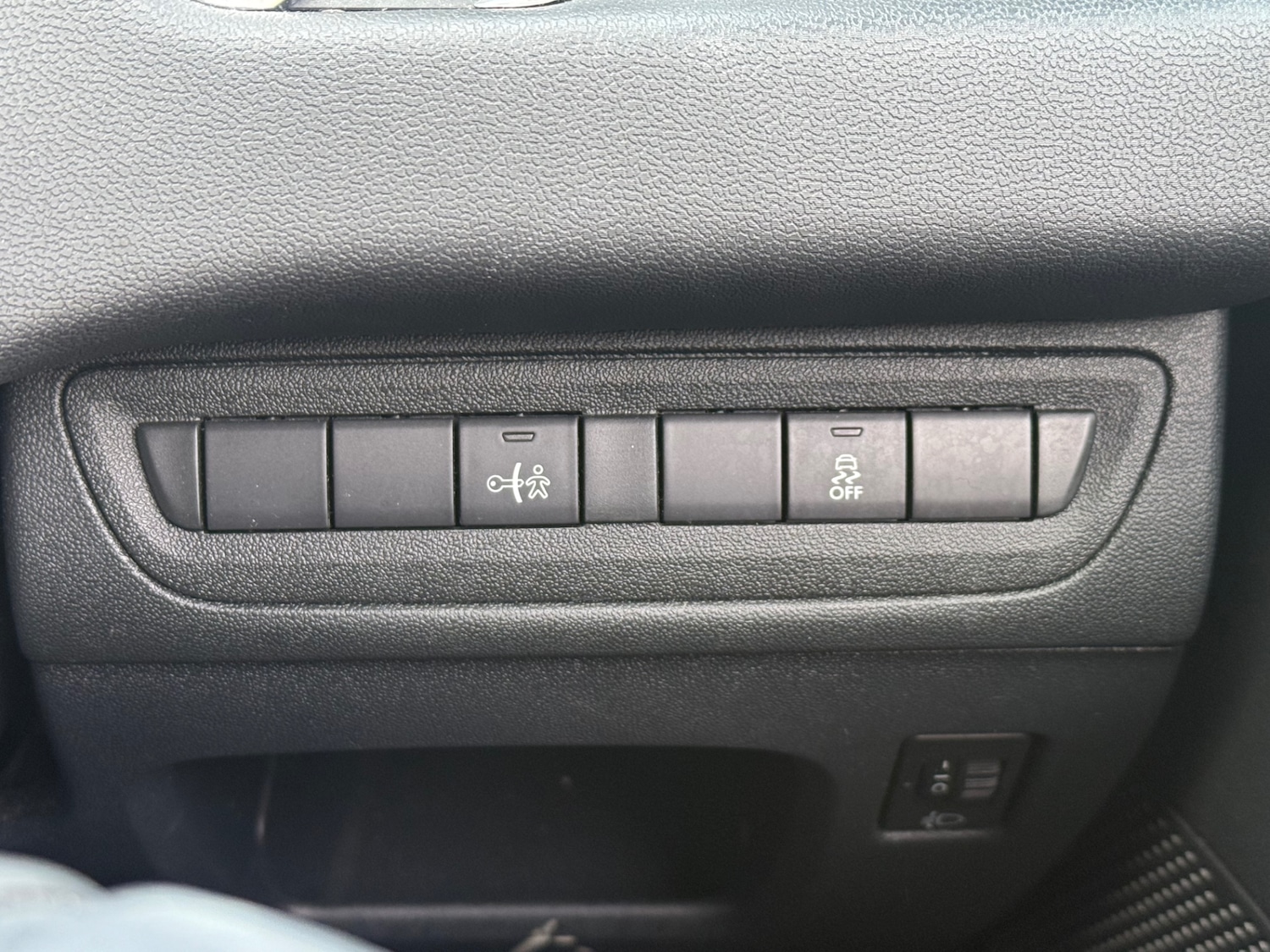 Used Peugeot 208 2014 for sale - 77877991: Photo 22