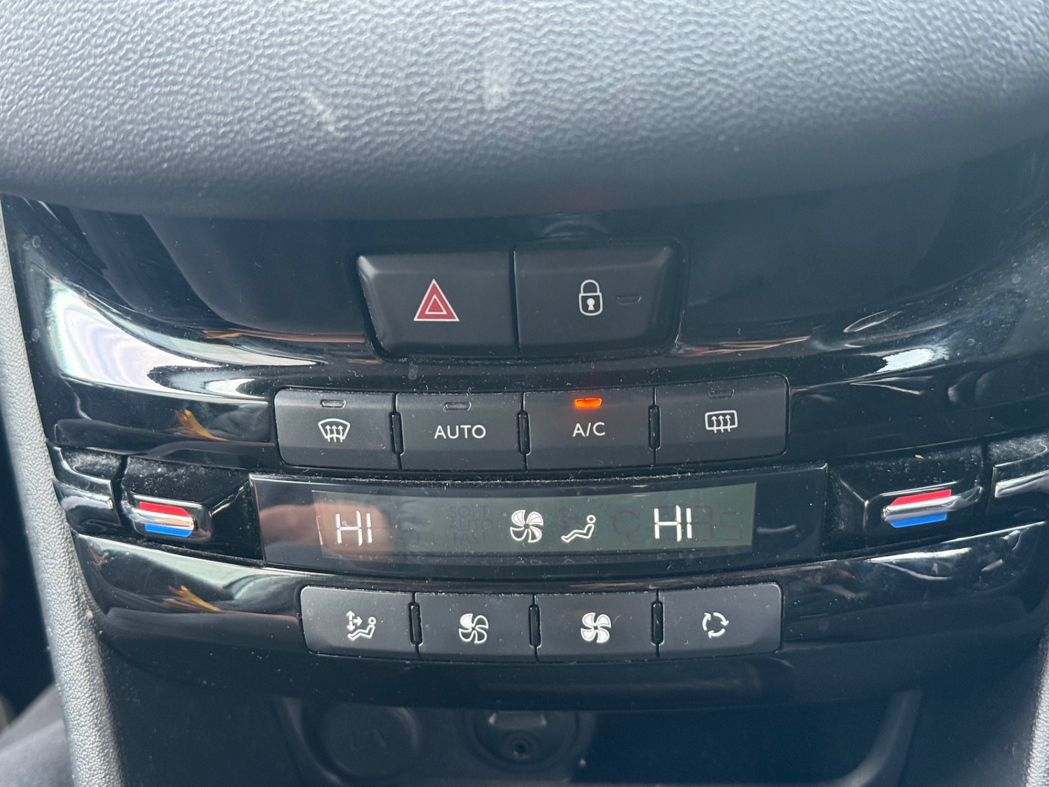 Used Peugeot 208 2014 for sale - 77877991: Photo 24