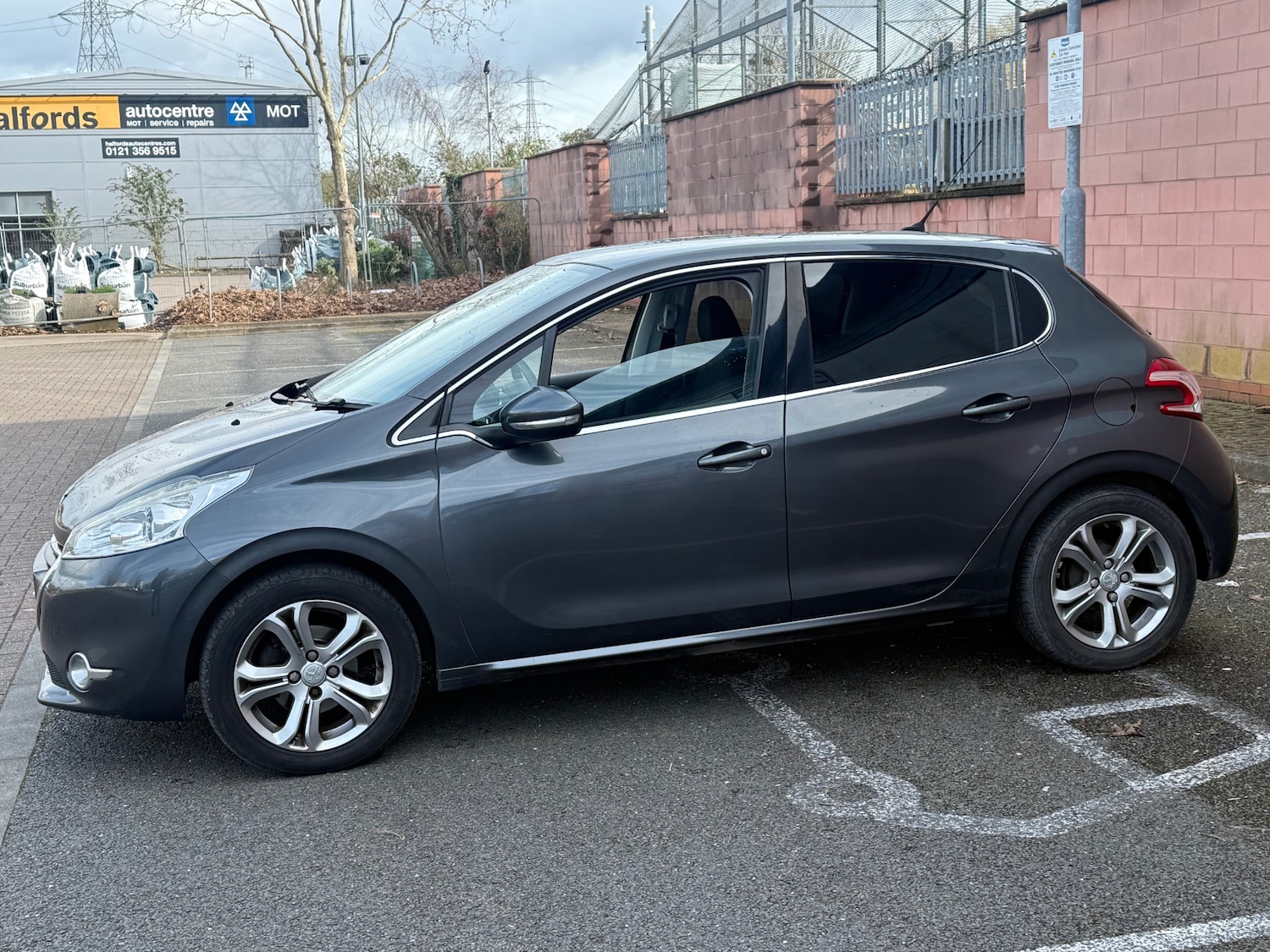 Used Peugeot 208 2014 for sale - 77877991: Photo 6