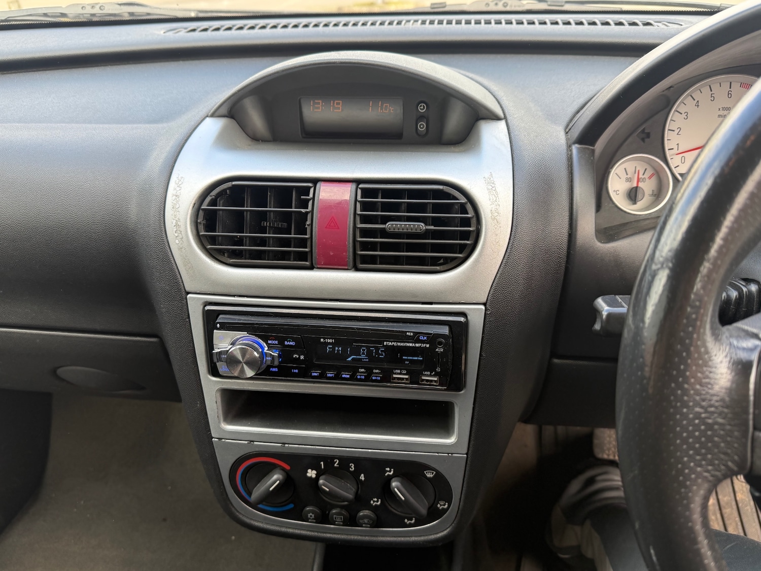 Used Vauxhall Corsa 2003 for sale - 77632340: Photo 16