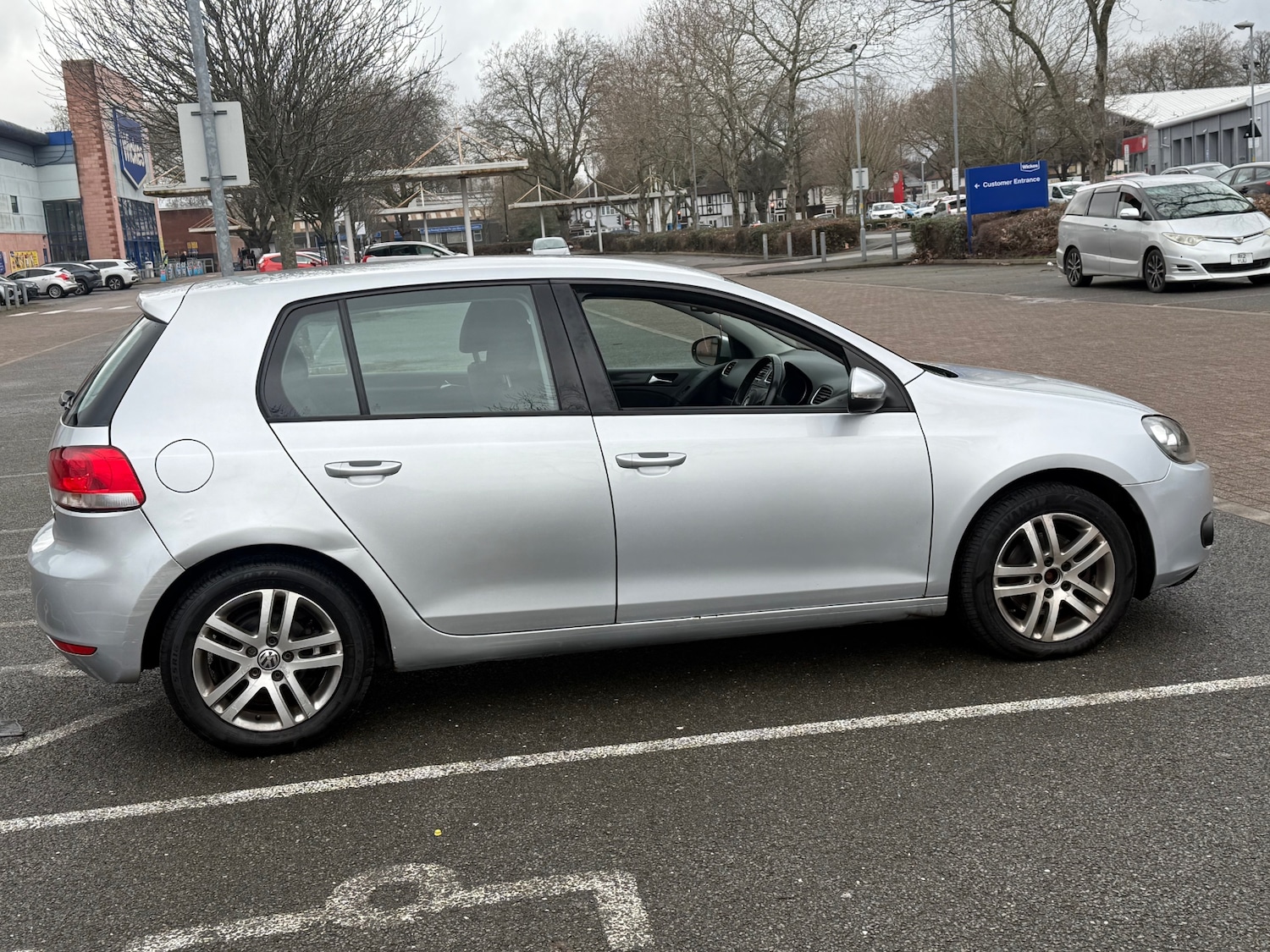 Used Volkswagen Golf 2010 for sale - 77225383: Photo 9