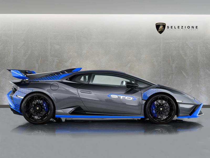 Used Lamborghini Huracan 2023 for sale - 76858790: Photo 2