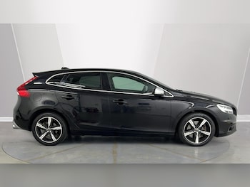 Used Volvo V40 2019 for sale - 78108656: Photo