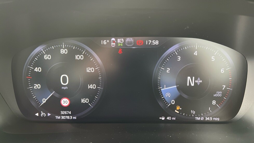 Used Volvo XC40 2021 for sale - 75828936: Photo 11