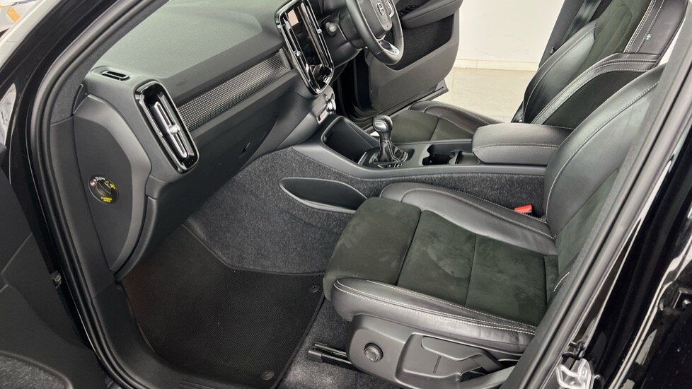 Used Volvo XC40 2021 for sale - 75828936: Photo 41