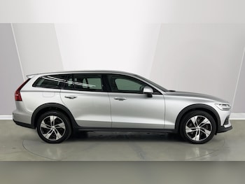 Used Volvo V60 2021 for sale - 75603080: Photo