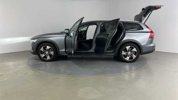 Used Volvo V60 2019 for sale - 76312311: Photo 39