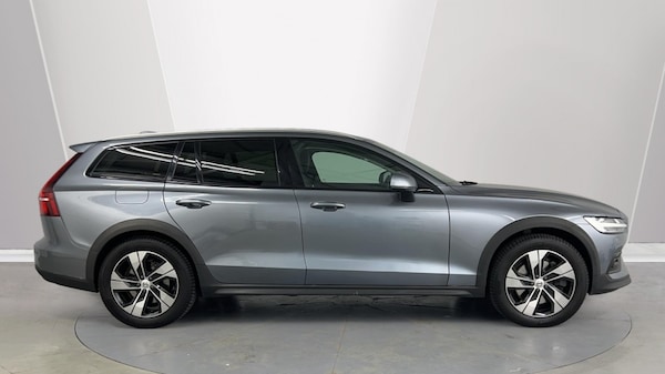 Used Volvo V60 2019 for sale - 76312311: Photo 3