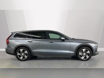 Used Volvo V60 2019 for sale - 76312311: Photo