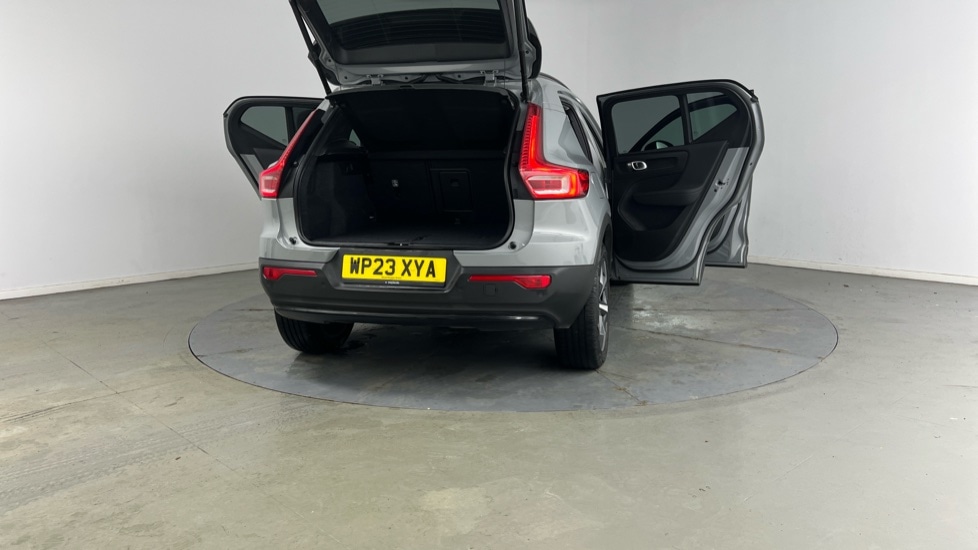 Used Volvo XC40 2023 for sale - 76984168: Photo 32