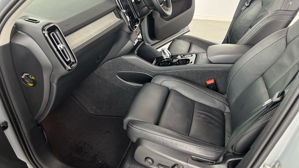 Used Volvo XC40 2023 for sale - 76984168: Photo 41