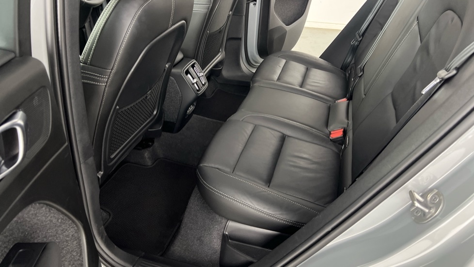 Used Volvo XC40 2023 for sale - 76984168: Photo 42