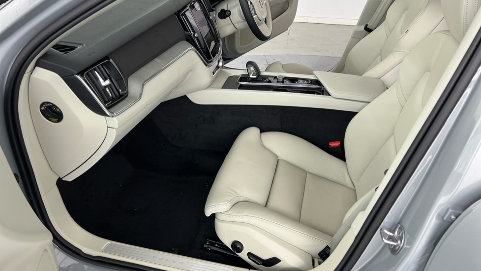 Used Volvo V60 2025 for sale - 77205574: Photo 42
