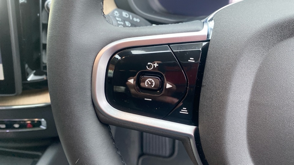 Used Volvo XC60 2025 for sale - 77239490: Photo 32