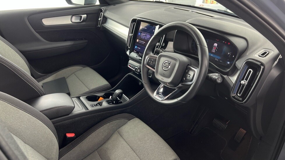 Used Volvo XC40 2023 for sale - 76023233: Photo 4