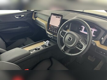 Used Volvo XC60 2025 for sale - 77771112: Photo