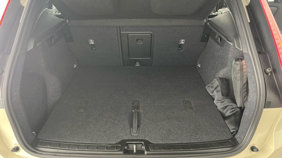 Used Volvo XC40 2024 for sale - 76552469: Photo 13