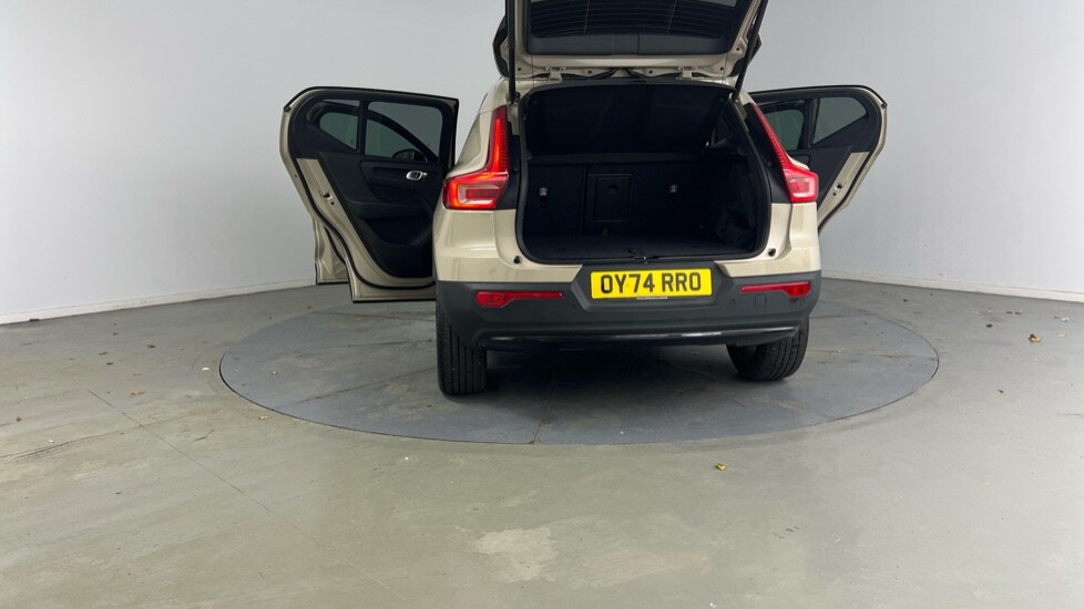 Used Volvo XC40 2024 for sale - 76552469: Photo 32