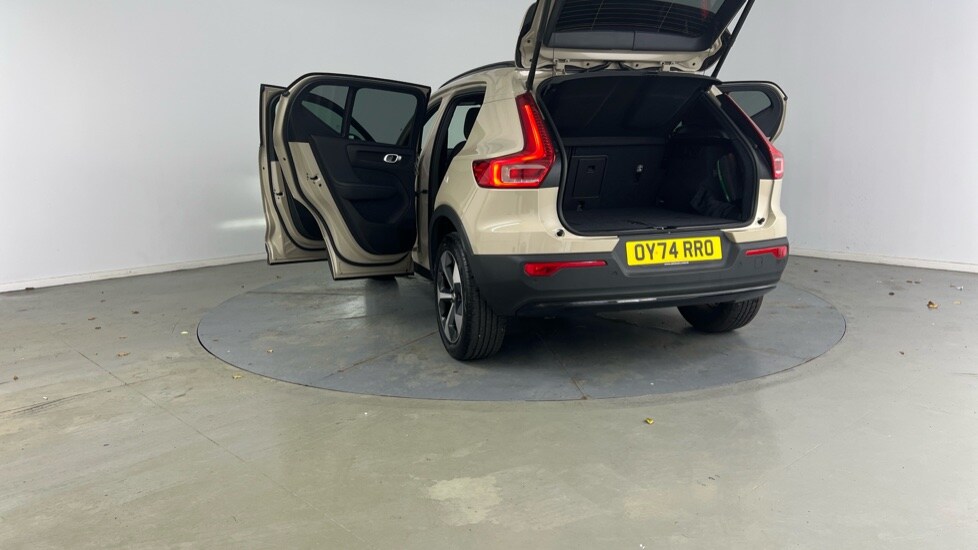 Used Volvo XC40 2024 for sale - 76552469: Photo 33