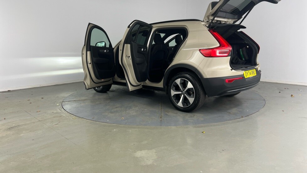 Used Volvo XC40 2024 for sale - 76552469: Photo 35