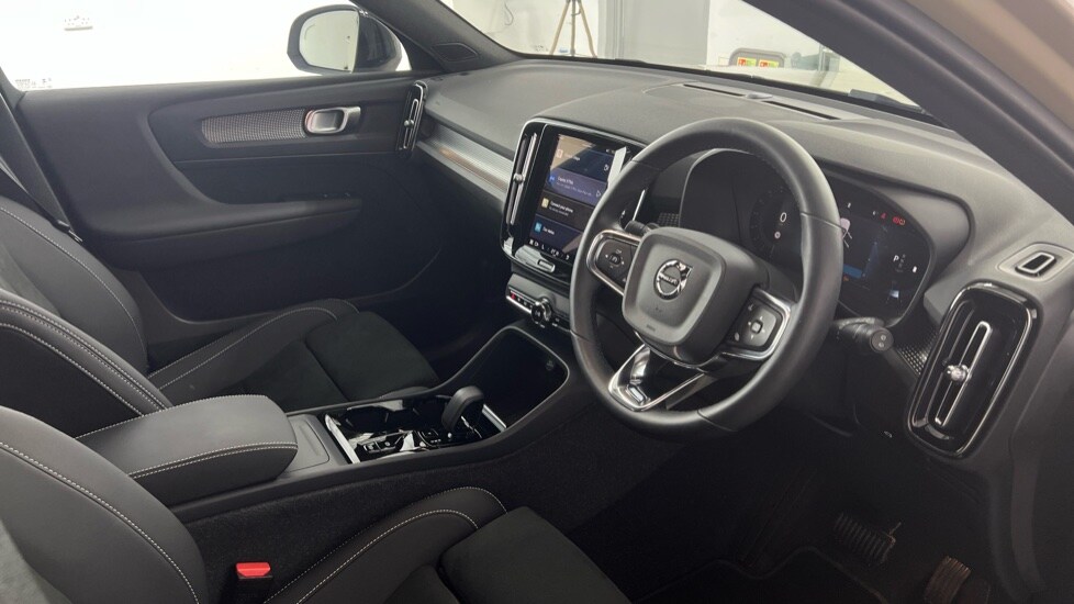Used Volvo XC40 2024 for sale - 76552469: Photo 4