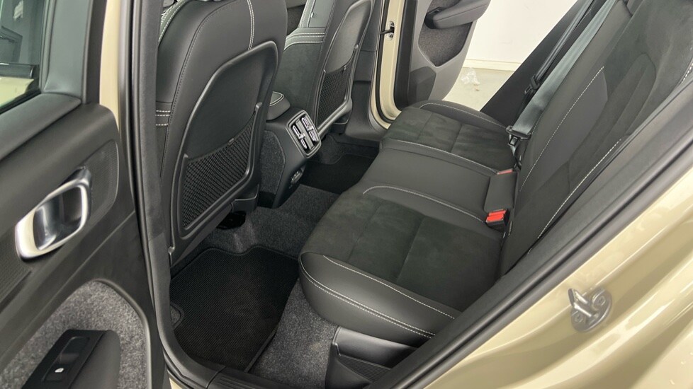 Used Volvo XC40 2024 for sale - 76552469: Photo 42