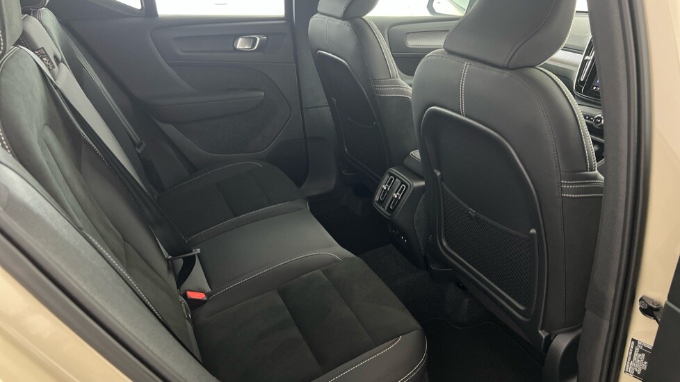 Used Volvo XC40 2024 for sale - 76552469: Photo 6