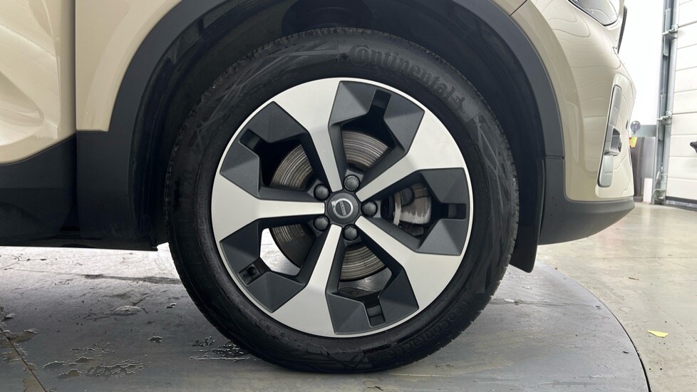 Used Volvo XC40 2024 for sale - 76552469: Photo 9