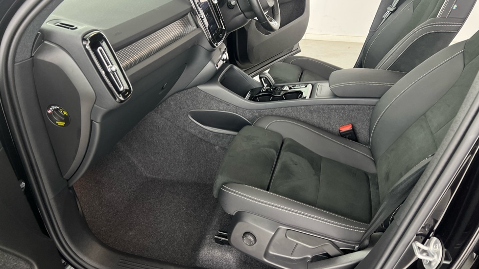 Used Volvo XC40 2024 for sale - 77111536: Photo 40