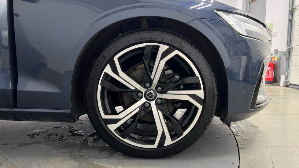 Used Volvo V60 2025 for sale - 77556879: Photo 9