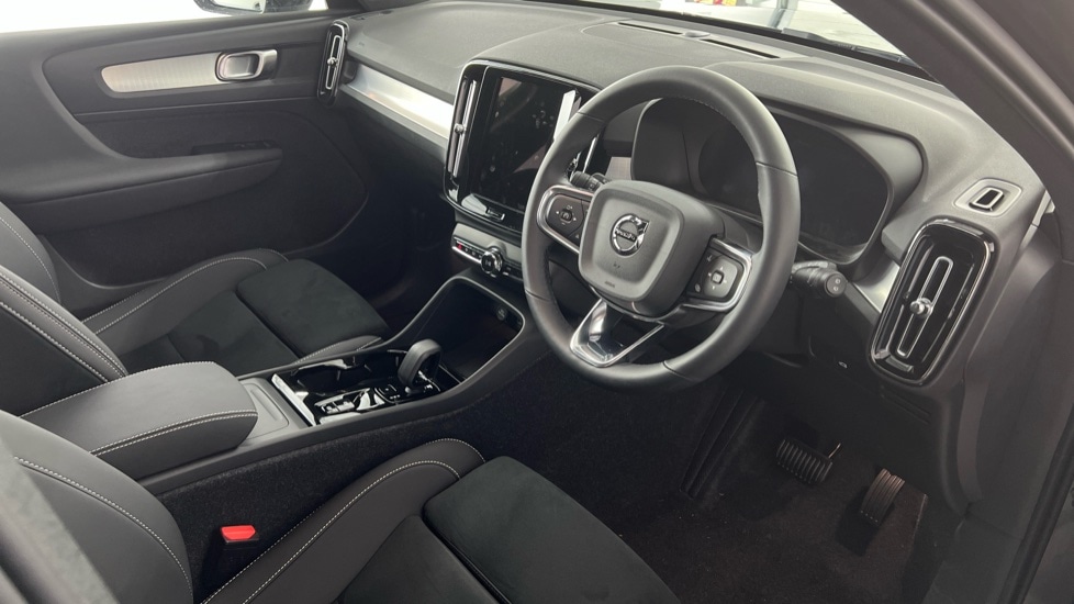 Used Volvo XC40 2025 for sale - 76233959: Photo 4