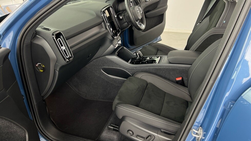 Used Volvo XC40 2023 for sale - 76507689: Photo 42