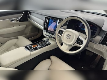 Used Volvo V90 2025 for sale - 78610284: Photo