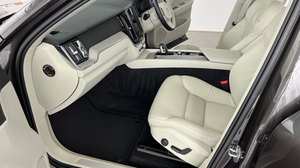 Used Volvo XC60 2022 for sale - 76098006: Photo 42