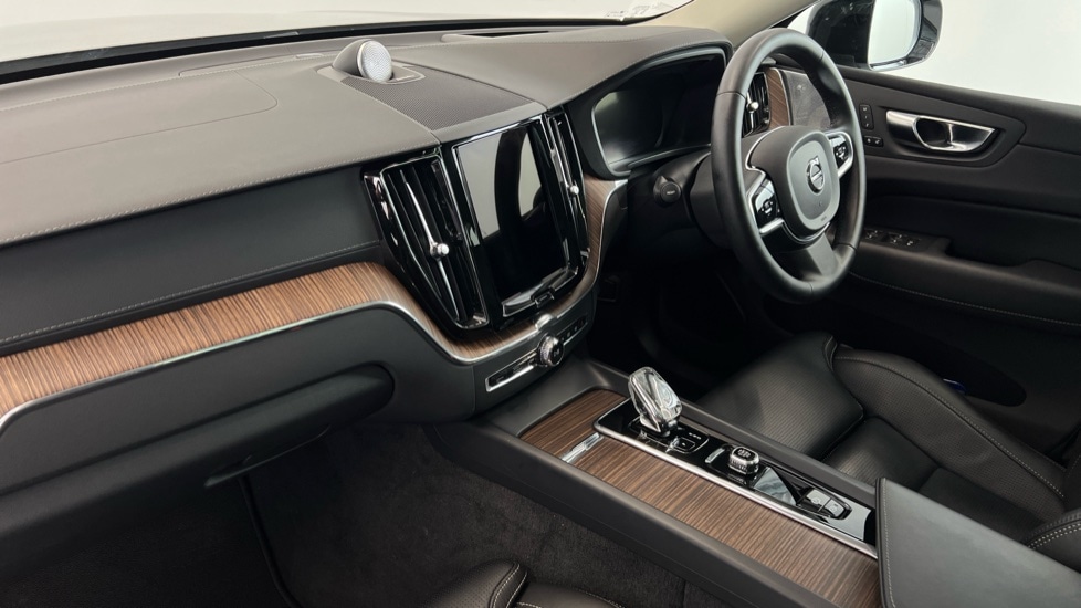 Used Volvo XC60 2023 for sale - 77413826: Photo 4