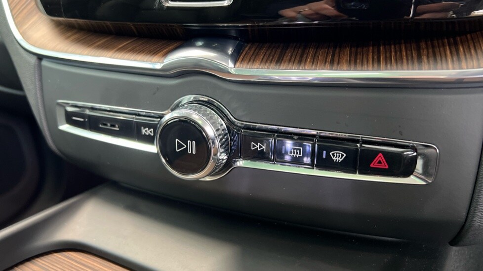 Used Volvo XC60 2023 for sale - 77413826: Photo 40