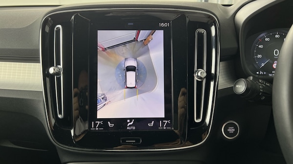 Used Volvo XC40 2023 for sale - 75664869: Photo 15