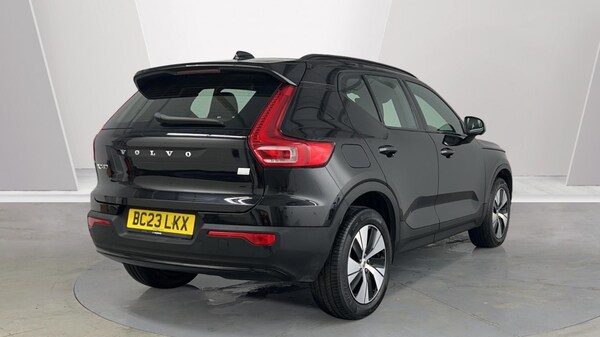 Used Volvo XC40 2023 for sale - 75664869: Photo 2