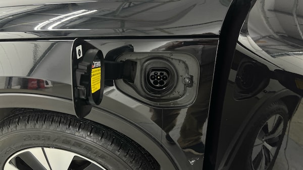 Used Volvo XC40 2023 for sale - 75664869: Photo 43